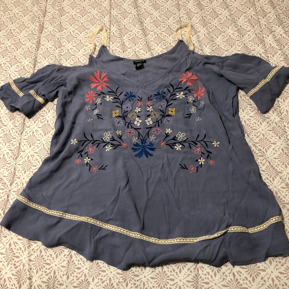 NWOT Torrid Floral Cold Shoulder Top